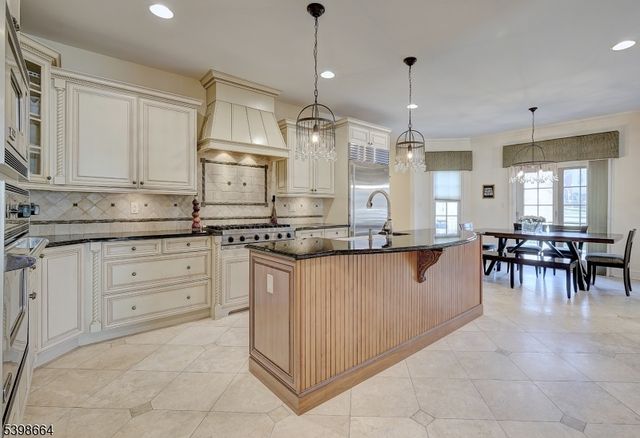 6 Norman Ct, Livingston Twp., NJ 07039