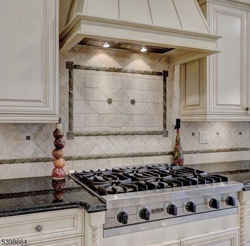 6 Norman Ct, Livingston Twp., NJ 07039