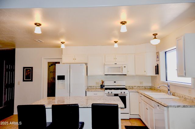 685 KUHN Road, Pinedale, AZ 85934