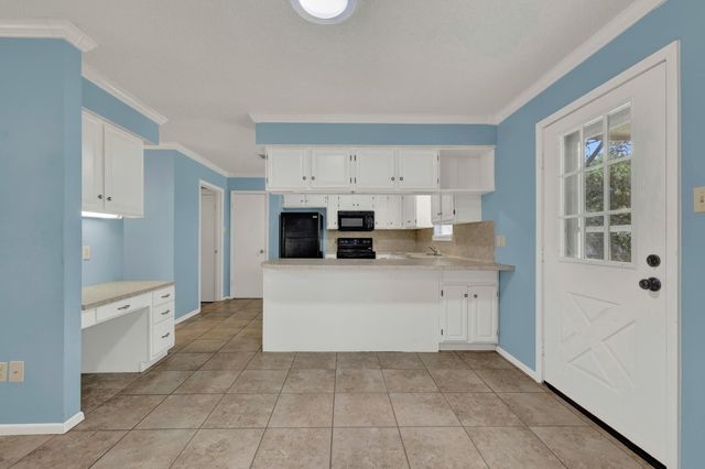 1302 S Mesquite Avenue, New Braunfels, TX 78130