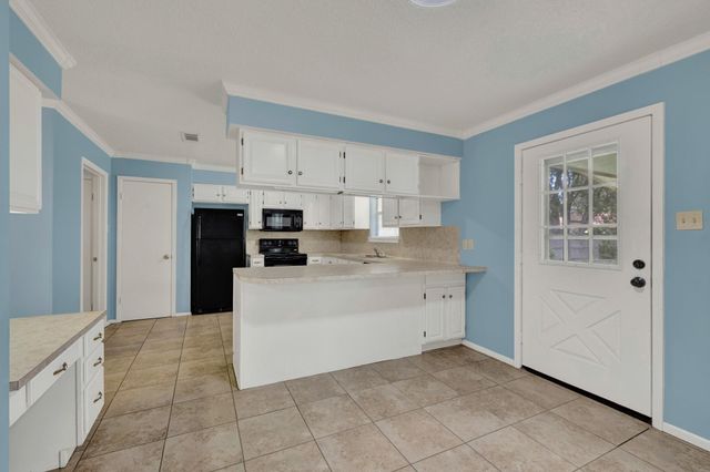 1302 S Mesquite Avenue, New Braunfels, TX 78130