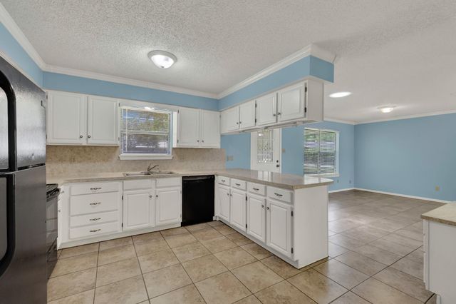 1302 S Mesquite Avenue, New Braunfels, TX 78130