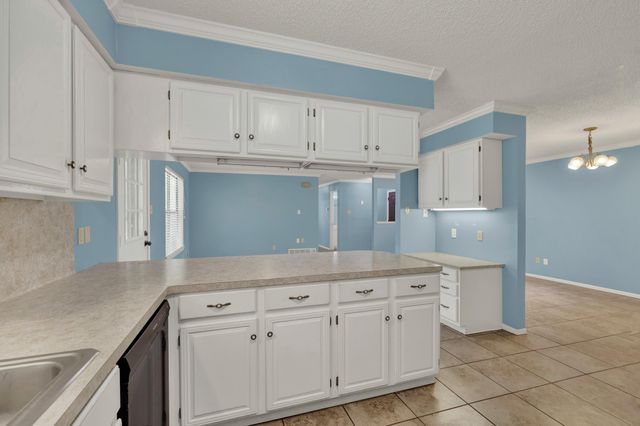1302 S Mesquite Avenue, New Braunfels, TX 78130