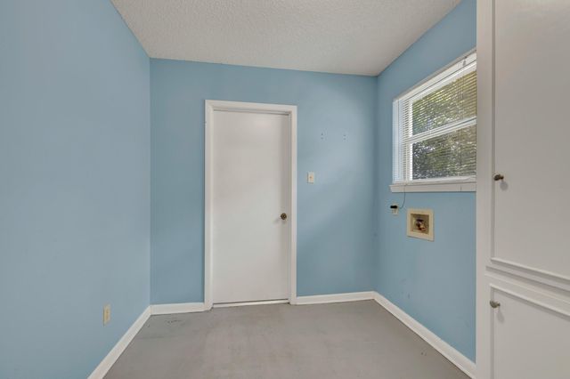 1302 S Mesquite Avenue, New Braunfels, TX 78130