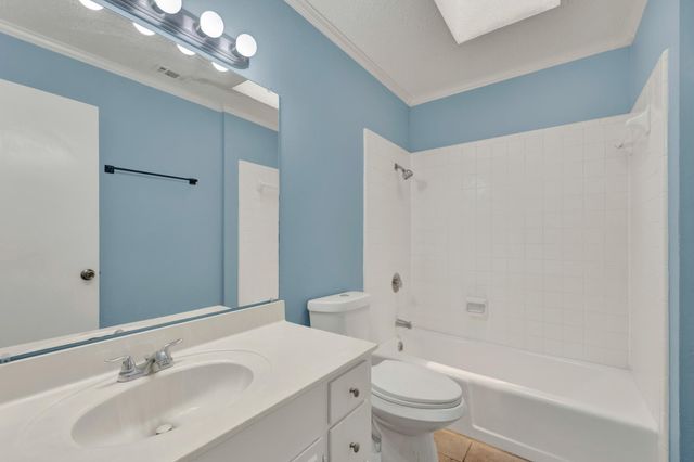 1302 S Mesquite Avenue, New Braunfels, TX 78130