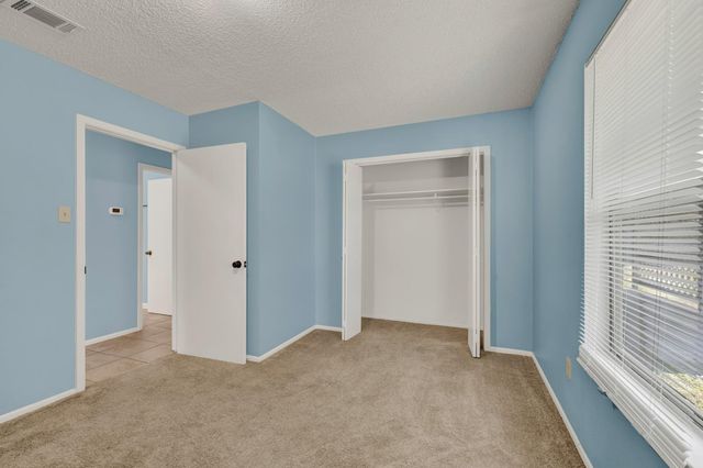 1302 S Mesquite Avenue, New Braunfels, TX 78130