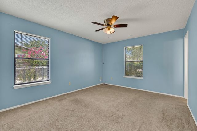 1302 S Mesquite Avenue, New Braunfels, TX 78130