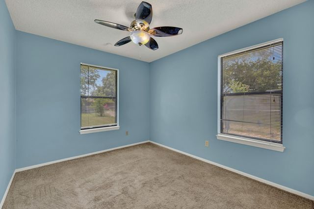 1302 S Mesquite Avenue, New Braunfels, TX 78130