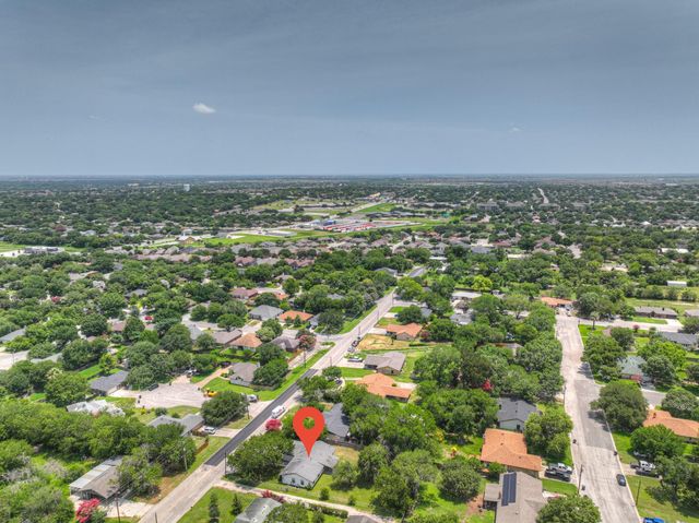 1302 S Mesquite Avenue, New Braunfels, TX 78130