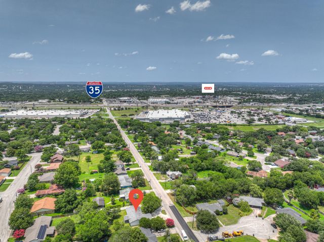 1302 S Mesquite Avenue, New Braunfels, TX 78130
