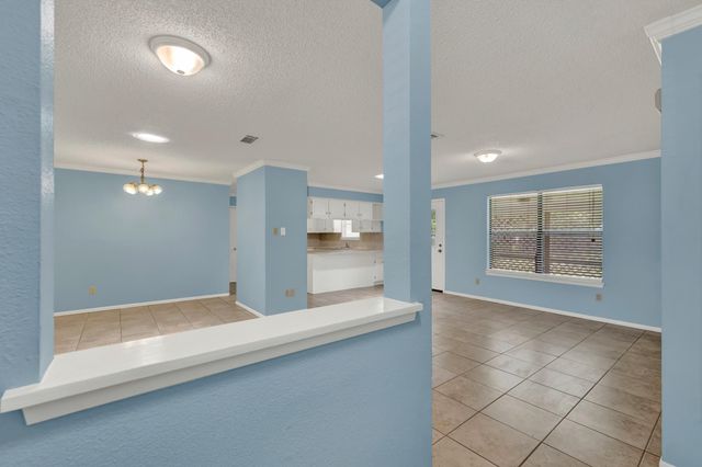 1302 S Mesquite Avenue, New Braunfels, TX 78130