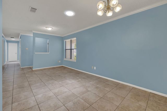1302 S Mesquite Avenue, New Braunfels, TX 78130