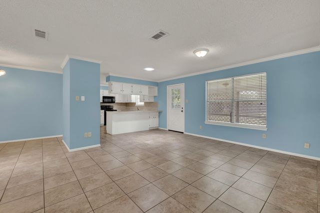 1302 S Mesquite Avenue, New Braunfels, TX 78130