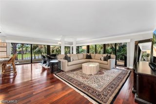 105 Clubhouse LN 389, Naples, FL 34105