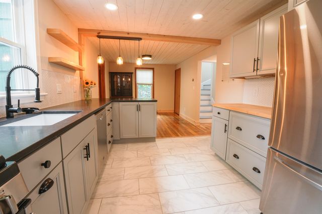 10 Revere Street, Nashua, NH 03060