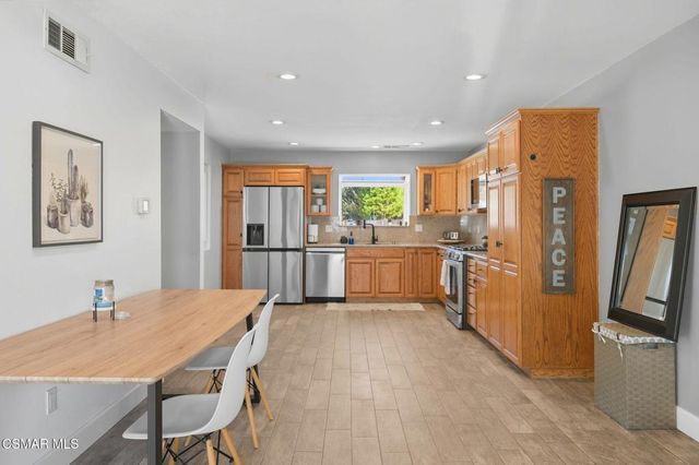 2945 Dalhart Avenue, Simi Valley, CA 93063