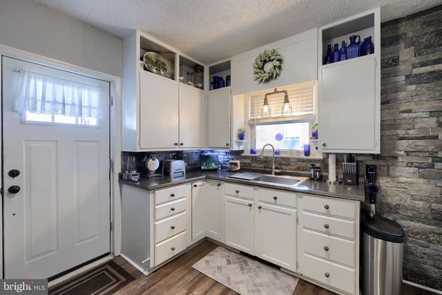 1870 N SUSQUEHANNA TRL, York, PA 17404