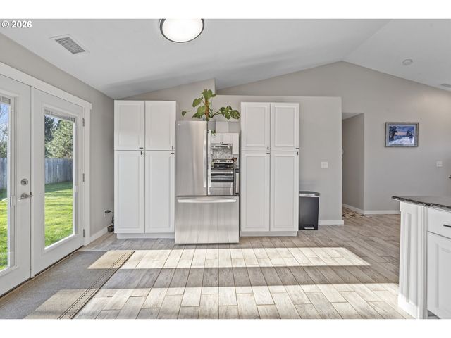 1054 PANA St, Woodburn, OR 97071