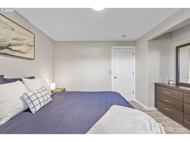 1054 PANA St, Woodburn, OR 97071