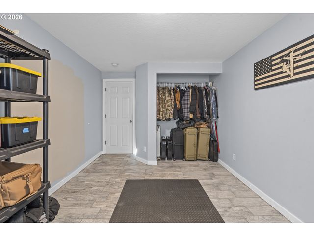 1054 PANA St, Woodburn, OR 97071