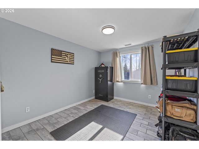 1054 PANA St, Woodburn, OR 97071