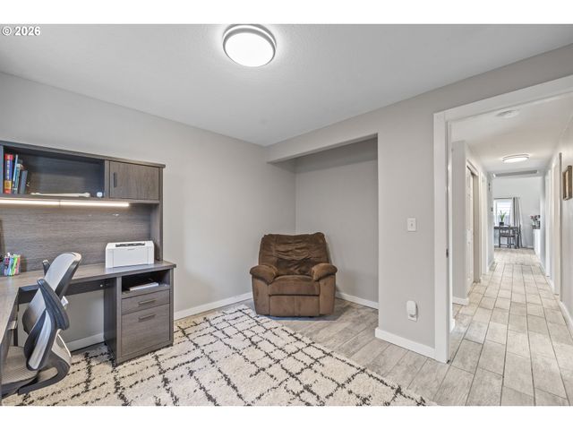 1054 PANA St, Woodburn, OR 97071