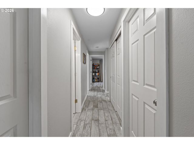 1054 PANA St, Woodburn, OR 97071