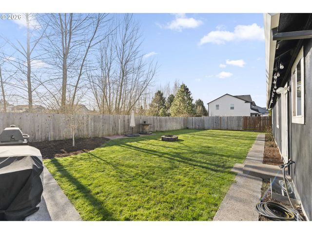 1054 PANA St, Woodburn, OR 97071