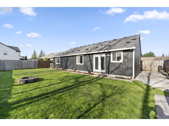 1054 PANA St, Woodburn, OR 97071