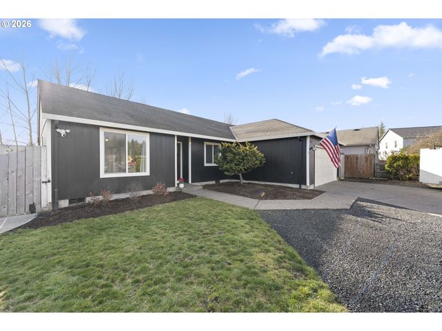 1054 PANA St, Woodburn, OR 97071