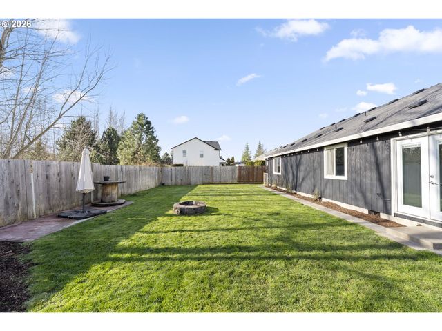 1054 PANA St, Woodburn, OR 97071