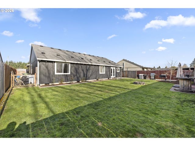 1054 PANA St, Woodburn, OR 97071