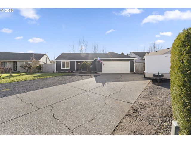 1054 PANA St, Woodburn, OR 97071