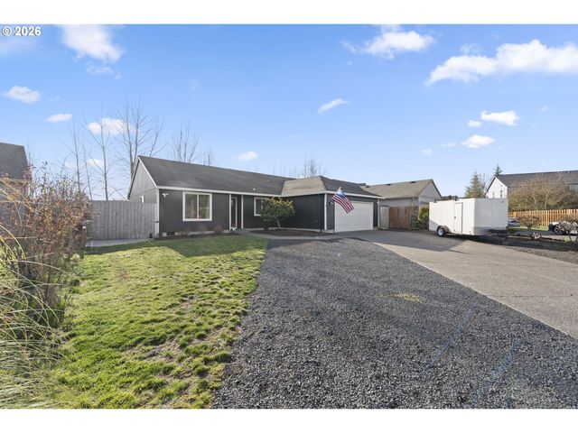 1054 PANA St, Woodburn, OR 97071