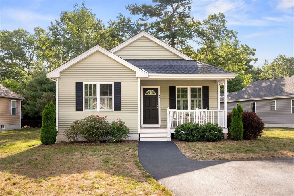 2 Magnolia Cir 2, East Bridgewater, MA 02333