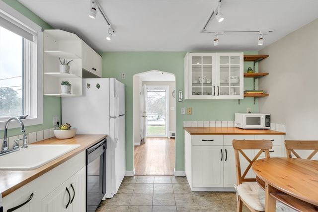 19 Tremlett Rd, Billerica, MA 01821