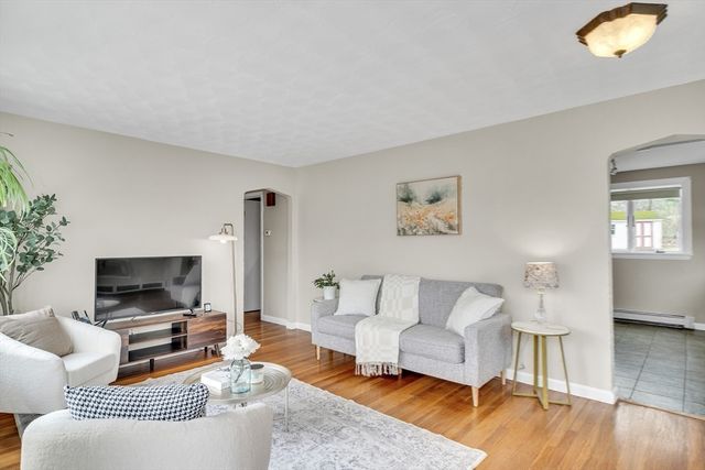 19 Tremlett Rd, Billerica, MA 01821