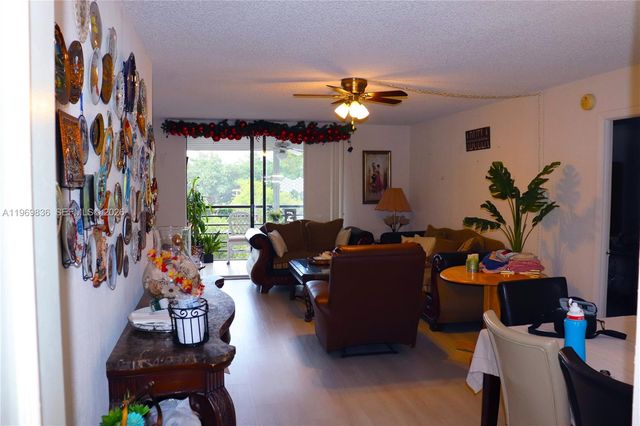 900 Saint Charles Place 316, Pembroke Pines, FL 33026