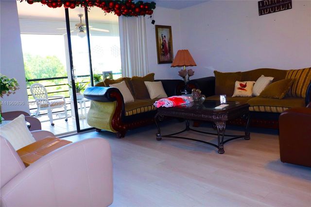 900 Saint Charles Place 316, Pembroke Pines, FL 33026