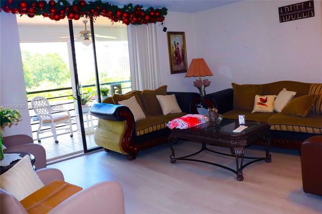 900 Saint Charles Place 316, Pembroke Pines, FL 33026