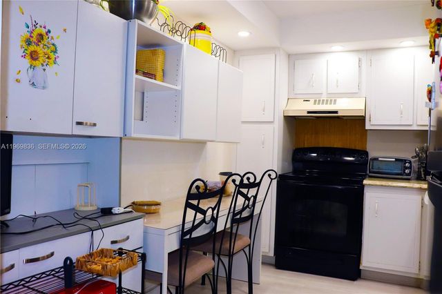900 Saint Charles Place 316, Pembroke Pines, FL 33026