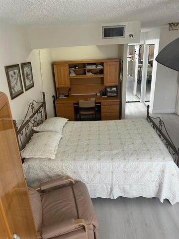 900 Saint Charles Place 316, Pembroke Pines, FL 33026