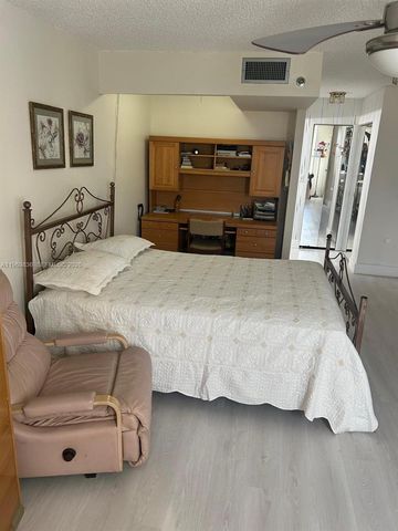 900 Saint Charles Place 316, Pembroke Pines, FL 33026