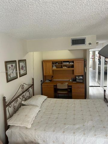 900 Saint Charles Place 316, Pembroke Pines, FL 33026