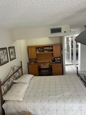 900 Saint Charles Place 316, Pembroke Pines, FL 33026