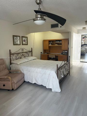 900 Saint Charles Place 316, Pembroke Pines, FL 33026