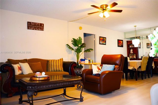 900 Saint Charles Place 316, Pembroke Pines, FL 33026