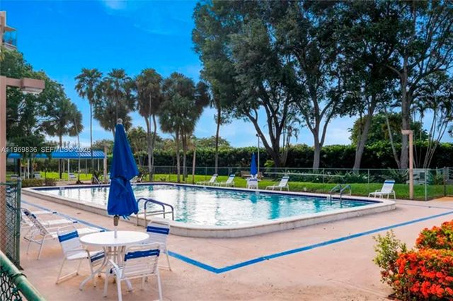 900 Saint Charles Place 316, Pembroke Pines, FL 33026
