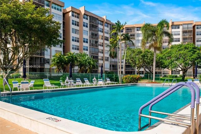 900 Saint Charles Place 316, Pembroke Pines, FL 33026