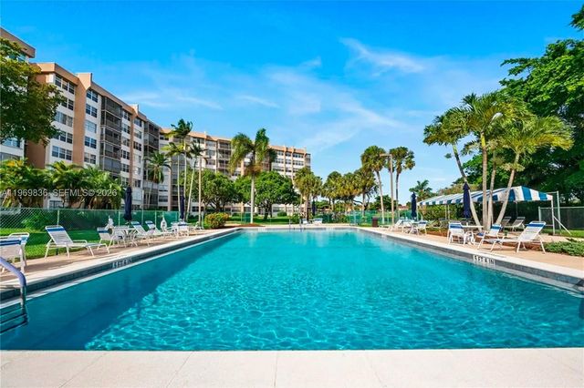 900 Saint Charles Place 316, Pembroke Pines, FL 33026